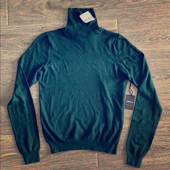 Forever 21 Sweaters - NWT Forever 21 turtle neck sweater top green Med